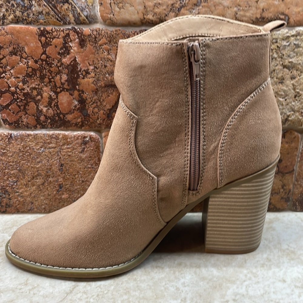 Express Boots Taupe Size 9 Faux Suede Ankle Women’s Block Heel Western Booties - Picture 6 of 16